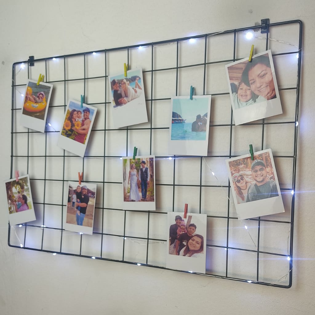 Quarto teen feminino como organizar um mural de fotos com grade metálica