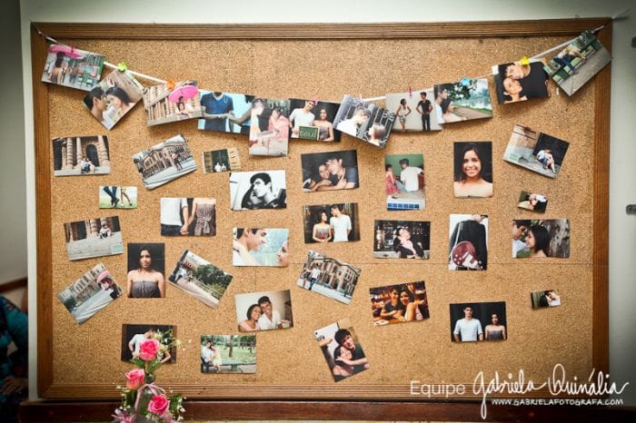 Quarto teen feminino como organizar um mural de fotos com painel de cortiça