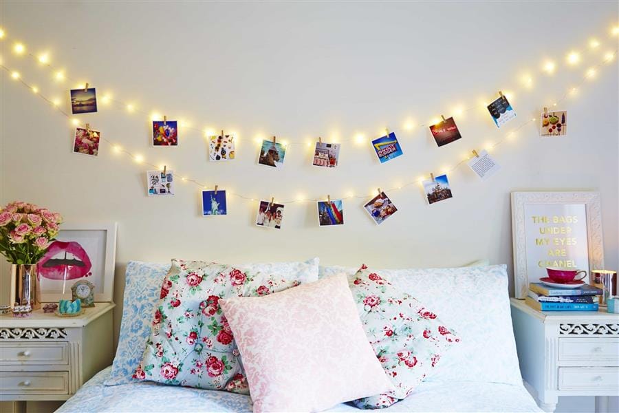 Quarto teen feminino como organizar um mural de fotos varal e pregadores